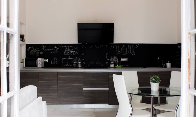 Salerno Apartamento | En el centro, grande y luminoso, muy cerca de la costa de Amalfi.