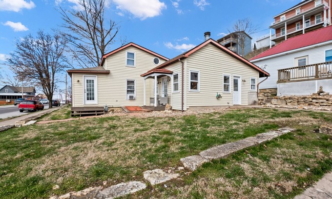 Grafton Casa | In the center of all Historic Main Street has to offer