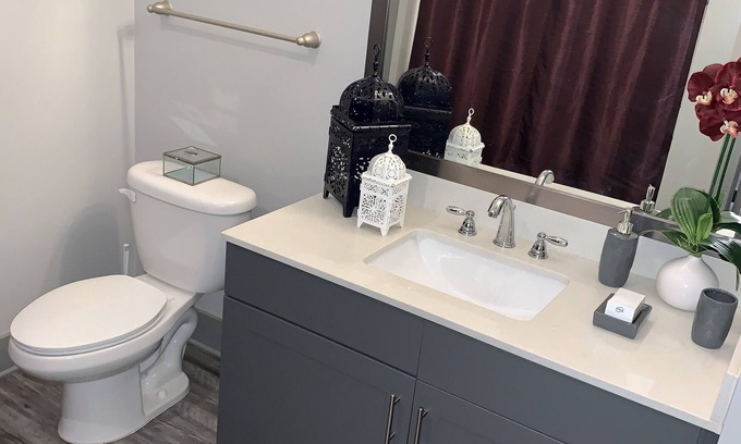 Lindridge-Martin Manor Casa | ()IN THE CENTER OF IT ALL!() The Real 60 Shades of GREY!