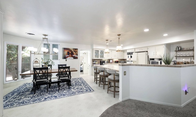 Baker Street Casa | In the Desirable Upper La Cresta neighborhood, 3bedroom, 1minute walk to bluffs