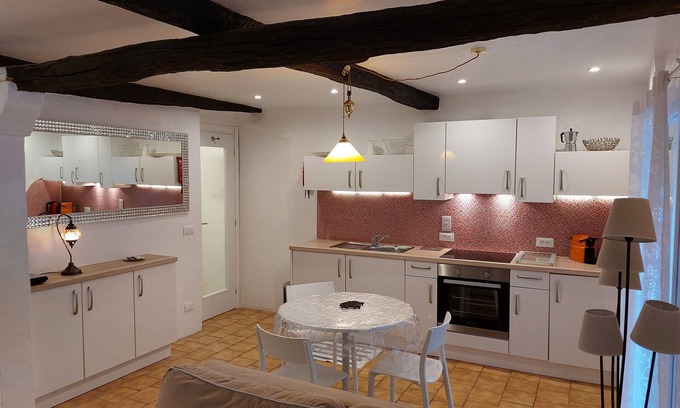 Cipieres Apartamento | In the heart of a medieval French village. One bed apartment. Pet friendly