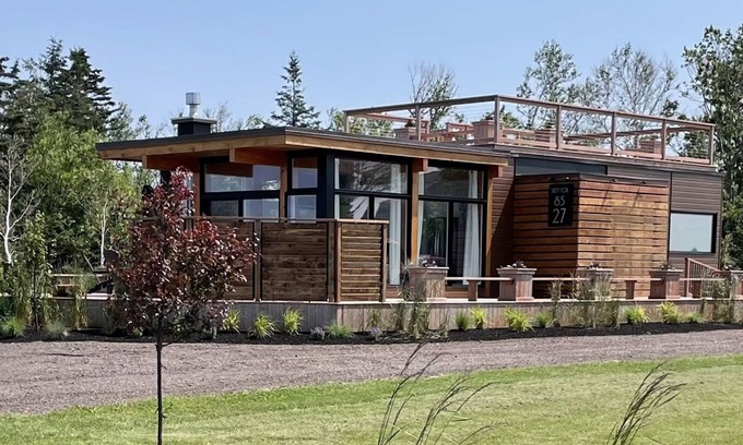Green Gables Cabaña | In the Heart of Cavendish, Modern Ocean View Cottage