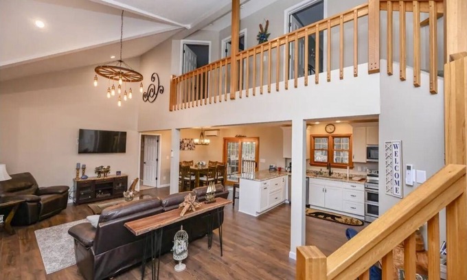 Mountainside Casa | In the heart of Deep Creek Lake! - "Shamrock Inn"