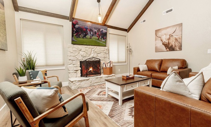 Eagle Casa | In The Heart Of Eagle!