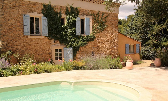 Barjols Casa | En el corazón de la Provenza verde en Var, antiguo y encantador redil