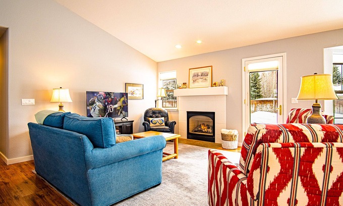 Hailey Casa | In the Heart of Hailey; PRIVATE PET-FRIENDLY 3 bedroom home with garage