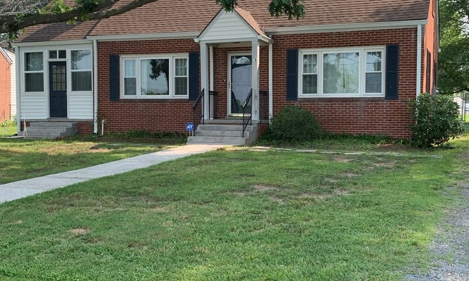 Marshall Casa | In the Heart of Marshall - Virginia Horse and Wine Country