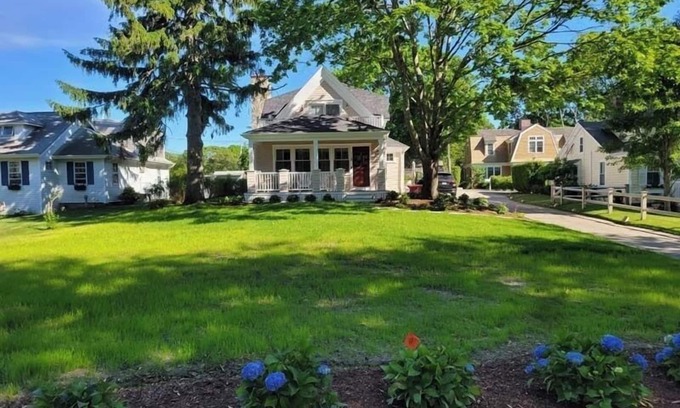 Osterville Casa | In the Heart of Osterville Village Newly renovated Pets considered RPMS087