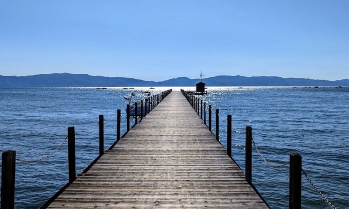 Tahoe City Condominio | ¡En el corazón de la ciudad de Tahoe! Playa privada y piscina! Camina a cualquier parte