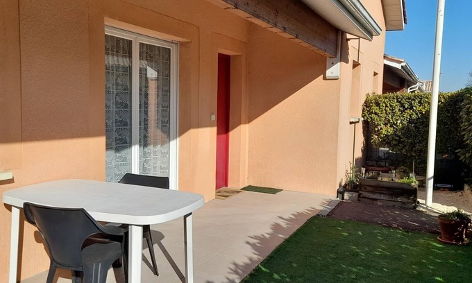 Etauliers Condominio | In the heart of the Blayais region, quiet, spacious apartment 800 m from town center.
