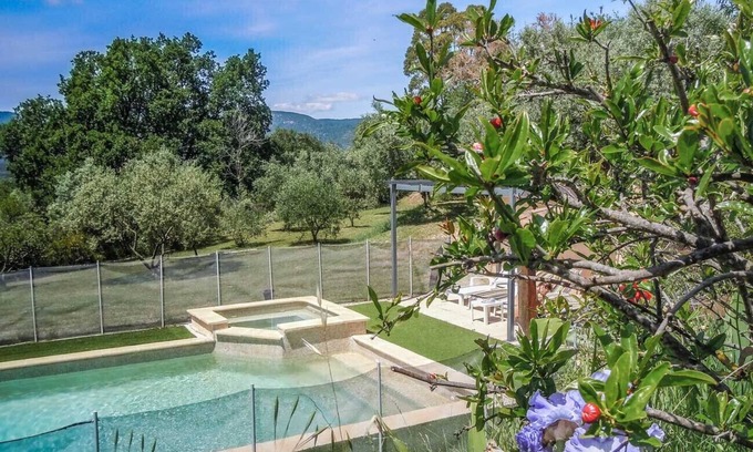 Grambois Casa | In the heart of the Luberon, spacious house in Grambois, private pool