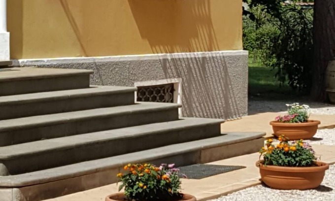 Lidarno Villa | En el corazón de Umbría se alquila un edificio histórico rodeado de vegetación.