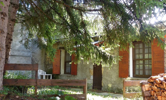 Beuil-les-Launes Casa | En el parque Mercantour, casa de pueblo a pie de pistas.