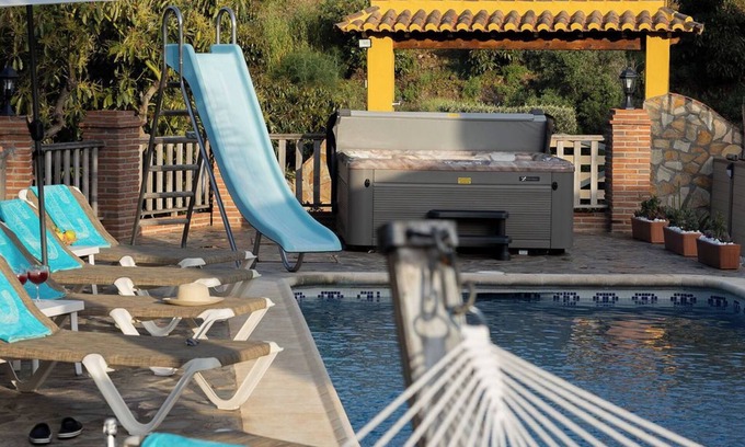 Nerja Cabaña | EN LAS MONTAÑAS DE LA COSTA DEL SOL. Villa con piscina privada- jacuzzi caliente