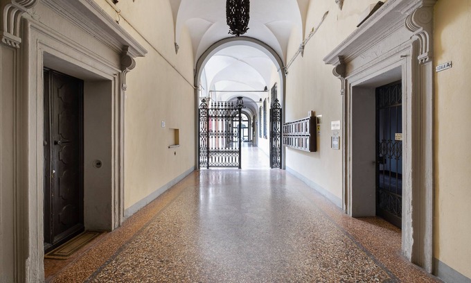 Historic Center Apartamento | In the Shadow of the Two Towers