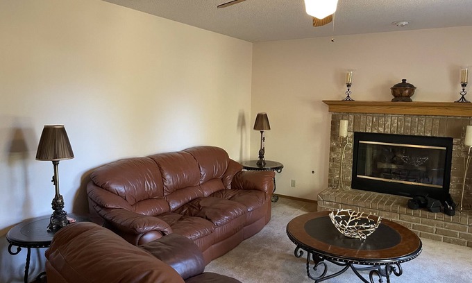 Greenwich Casa | in unique location , walking distance from Walmart, Starbucks and restaurants