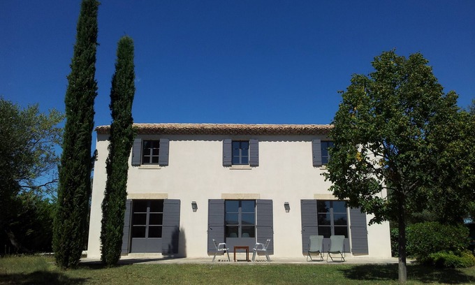 Uzes Casa | En Uzès, Bastide con servicios de alta gama, a 2 minutos del centro, piscina de sal.