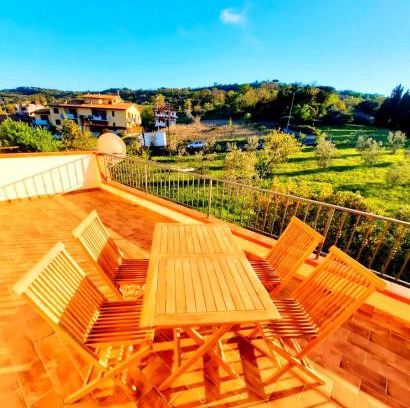 Massa Marittima Apartamento | Incantevole appartamento, completo e confortevole con ampia terrazza privata e vista sulle colline Toscane, a pochi chilometri dal mare, vicino ai percorsi per bici della zona