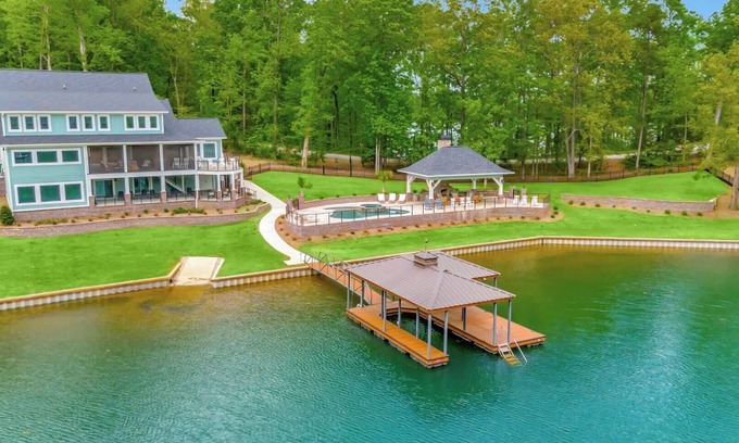 Seneca Casa | Incredible 10 BR home with pool