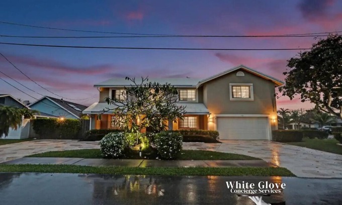 Deerfield Beach Villa | Incredible 7BR w/ Game Room Heated Pool & Jacuzzi!