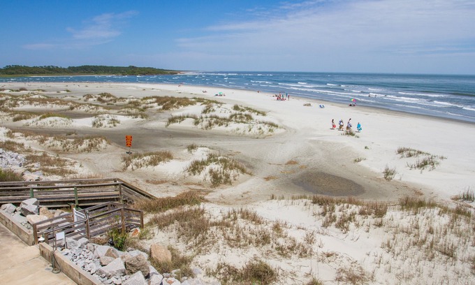 North Myrtle Beach Condominio | ¡Increíble propiedad frente a la playa con impresionantes vistas del océano y la entrada!