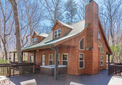 Helen Casa | Incredible Cabin with Pool Table and Hot-Tub in Cleveland, Georgia