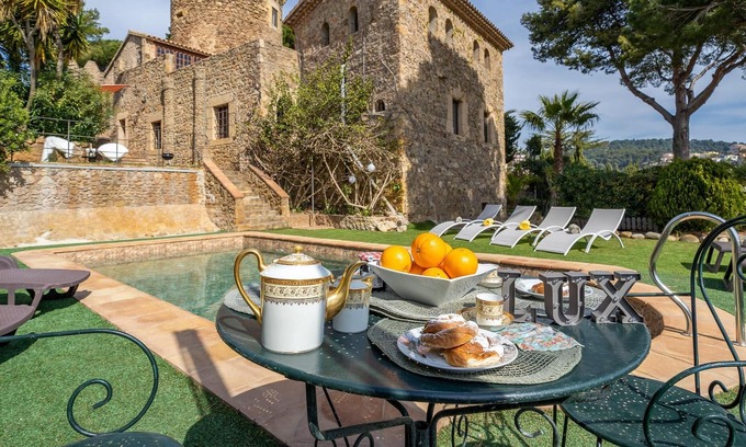 Santa Susanna Casa | INCREDIBLE CAN XIRAU LUX CASTLE, WITH POOL, A/C AND A FEW MINUTES FROM WHITE SAND BEACHES