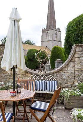Painswick Casa | Incredible Church Views from Beautiful Cottage