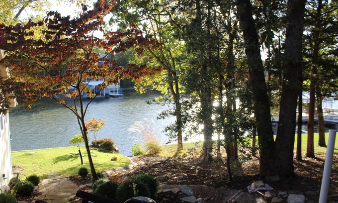 Lake of the Ozarks Casa | Incredible House in TanTarA Estates - Sleeps 10