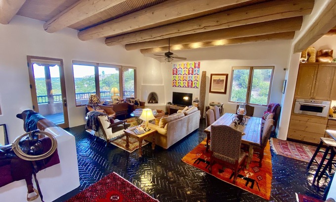 Northeast Santa Fe Casa | ¡¡Increíble!! --Ubicación, lujo, arte y vistas !!-
