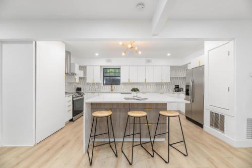 Dallas Casa | Incredible Modern 4 Bedroom