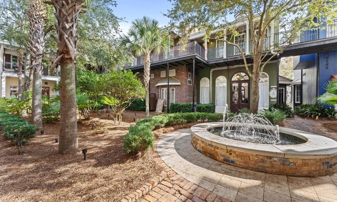 Baytowne Wharf Condominio | Incredible NOLA-Inspired Condo in Baytowne Wharf!