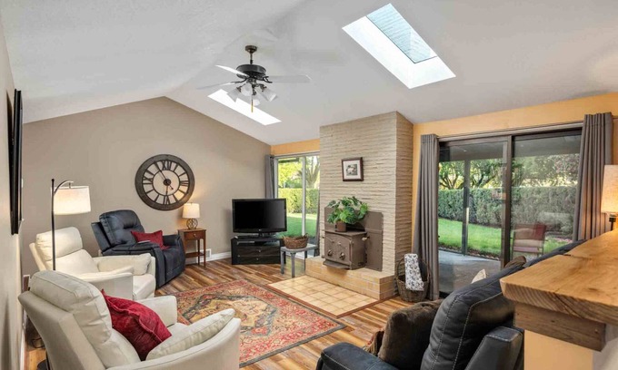 Hillsboro Casa | Great Deals on Summer Stays!