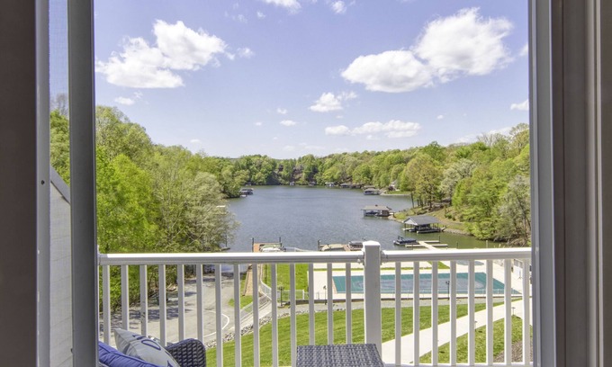 North Shore Condominio | Incredible Sunsets & Boat Slip Included!