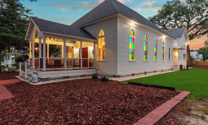 Thunderbolt Casa | Incredible Unique Home for the Whole Family | Heated Pool Access