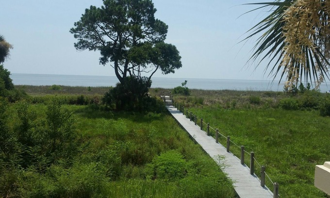 Daufuskie Island Condominio | Nuevo listado, frente a la playa, vistas increíbles! Transporte terrestre incluido!