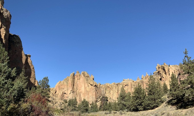 Terrebonne Casa | Incredible View Huge Home + JACUZZI on Crooked River Canyon Rim near Smith Rock