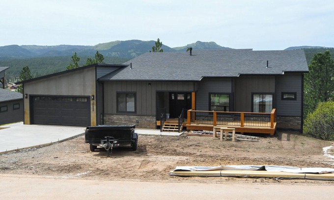 Sturgis Cabina | Incredible Views from Multi-Level Deck, Paved Roads, Hot Tub, Spacious Home!