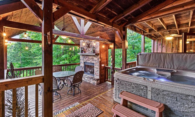Blue Ridge Casa | Incredible Views! - Pet Friendly - Aska Adventure Area - Bearfoot Bungalow
