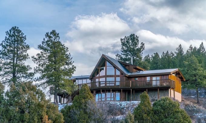 Pagosa Springs Casa | Vistas increíbles, ubicación perfecta, espacio para todos