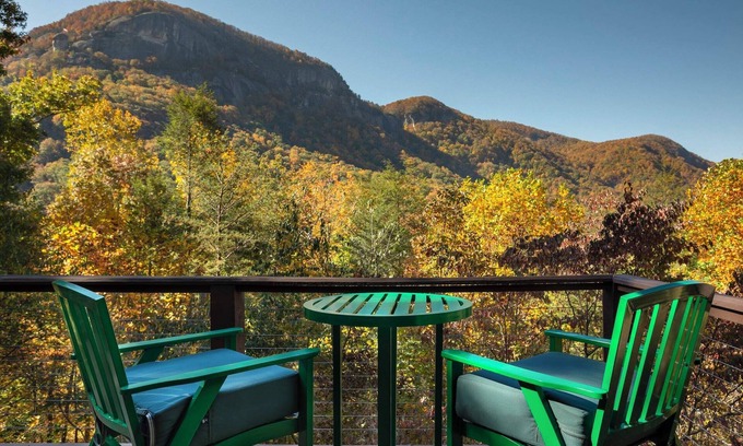 Chimney Rock Casa | Incredible waterfall and mountain views| Hot Tub| Fire Pit