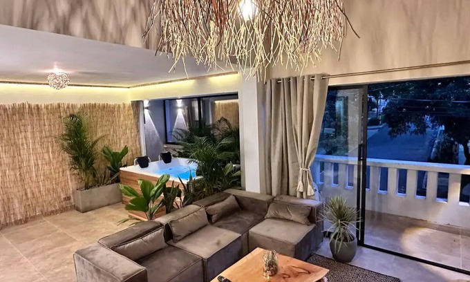 Lalinde Casa | Increible Casa con Jacuzzi en Poblado-Lleras.
