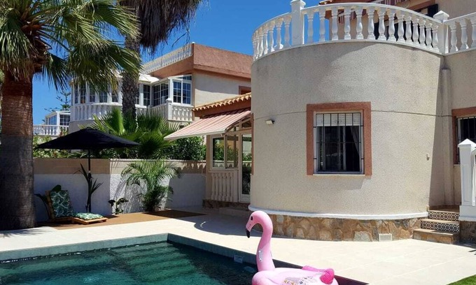 Torre de la Horadada Chalet De Esquí | villa en la Torre de la Horadada,a 240m de la playa