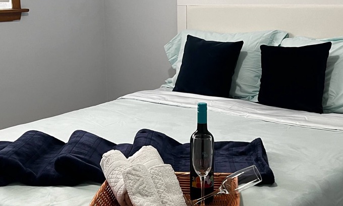 Malton Casa | Independent 3 BR 2 WR Bungalow 5 km from Pearson .Public transport, Casino.