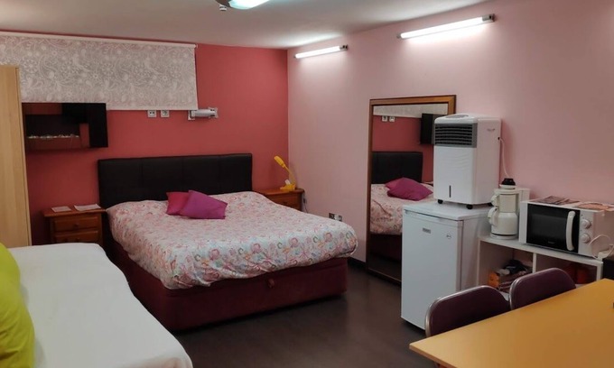 Rivas-Vaciamadrid Casa | habitación independiente con baño privado en planta baja de un chalet
