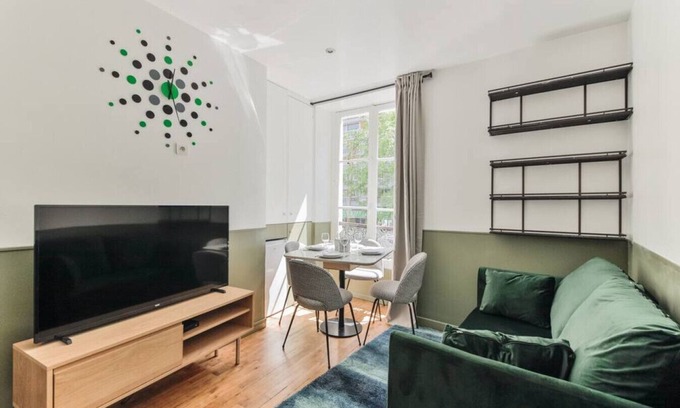 Combat Apartamento | Independent flat: canal st martin&trains stations!