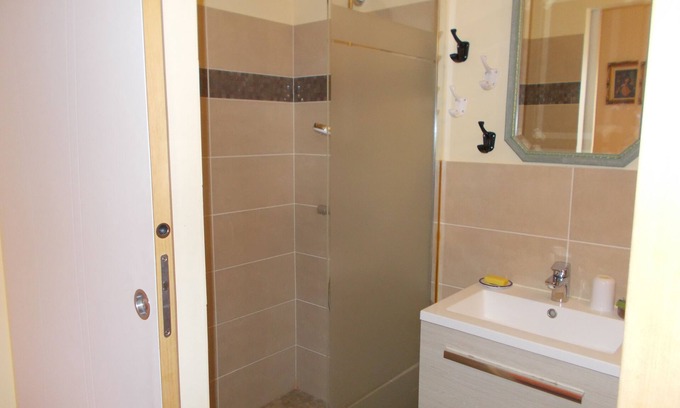 Apt Apartamento | Independent studio in villa on the heights of Apt