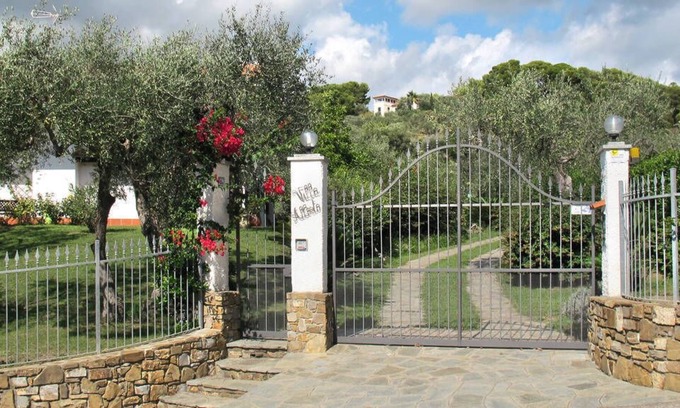 Diano Castello Casa | Villa independiente con jardín de 2500m2 DIA 350