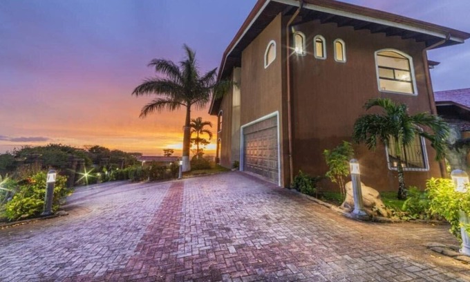 Tilarán Villa | First-Class Mountain Villa, With Whirpool & 100MBs Wifi, Ideal For Longer Stays