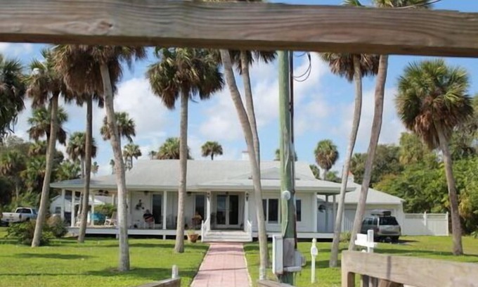 St. Lucie Village Cabaña | Indian River Lagoon Waterfront Cottages